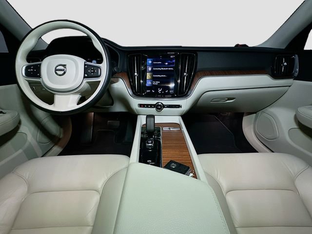 Used 2022 Volvo S60 B5 Momentum w/ Premium Package image 11