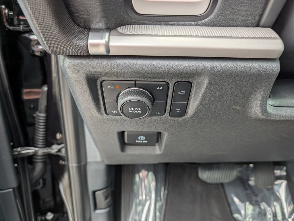 Certified 2025 Ford Expedition Active AWD/4WD image 24
