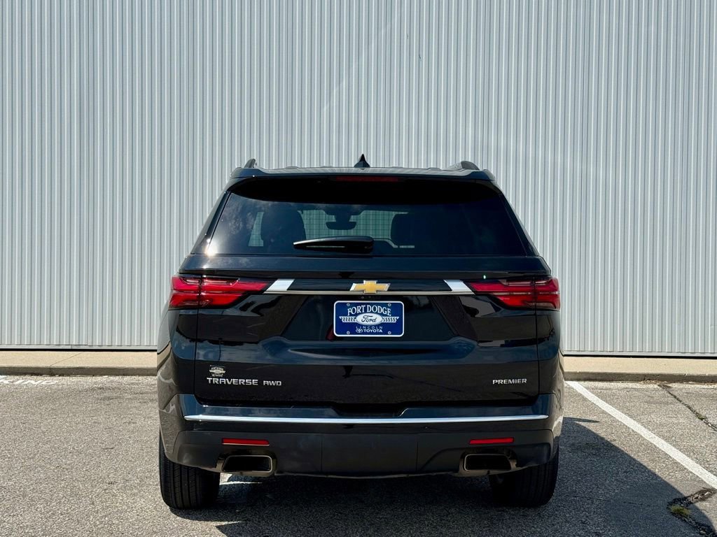 Used 2023 Chevrolet Traverse Premier image 3