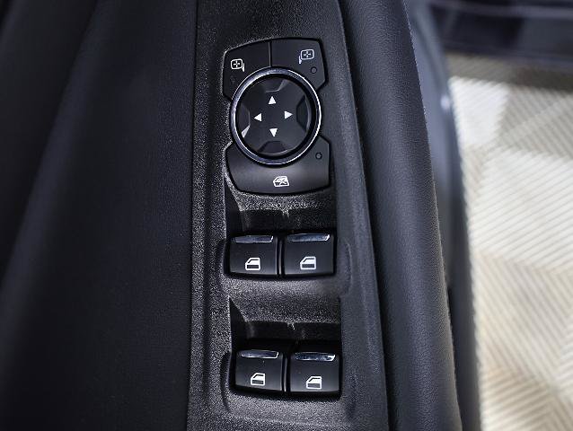 Certified 2024 Ford Edge SE w/ Black Appearance Package AWD/4WD image 17