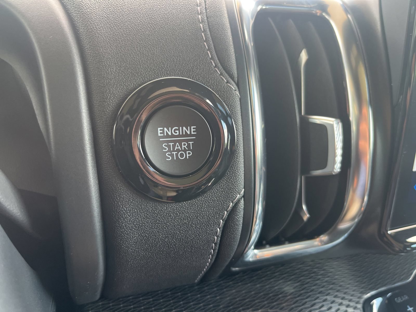 Certified 2025 Ford Expedition Platinum w/ Stealth Performance Package AWD/4WD image 25