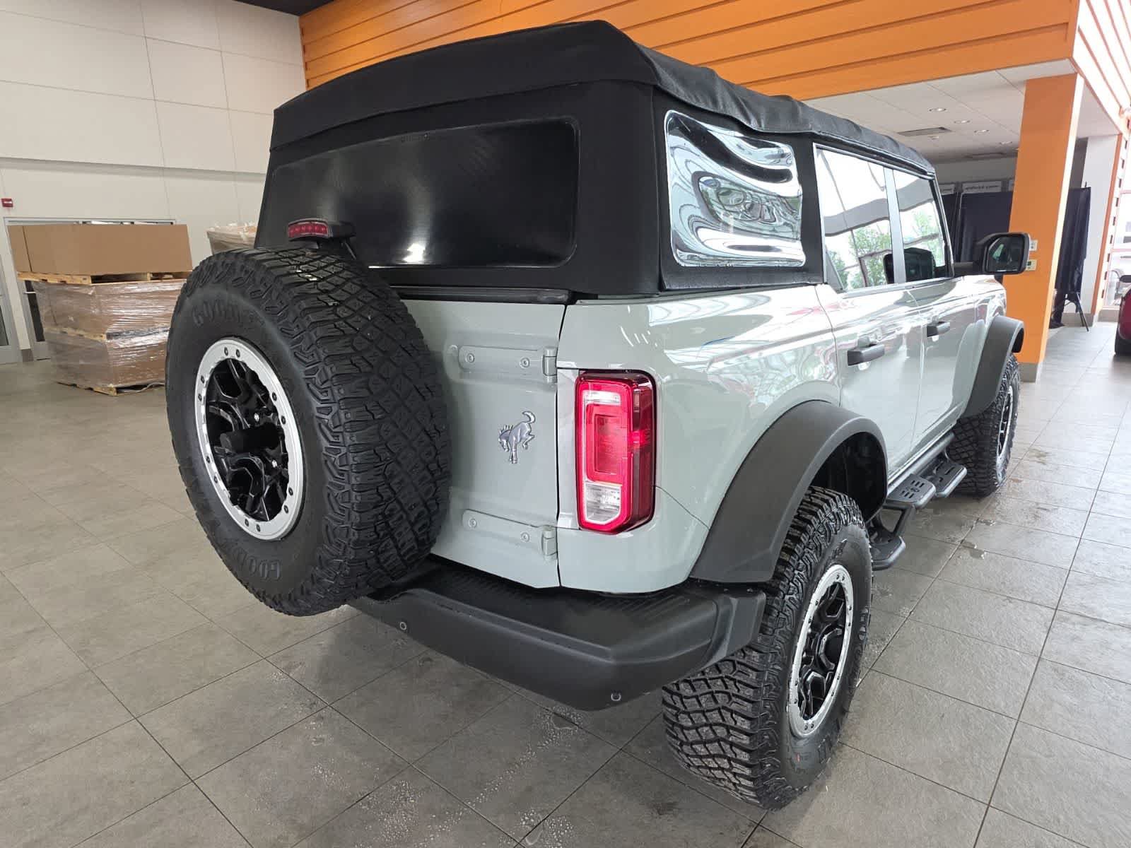 Certified 2022 Ford Bronco Black Diamond w/ Sasquatch Package AWD/4WD image 9