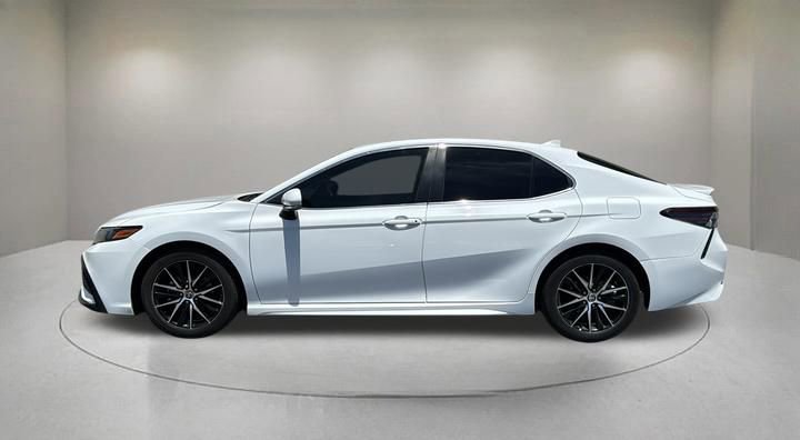 Used 2023 Toyota Camry SE FWD image 5