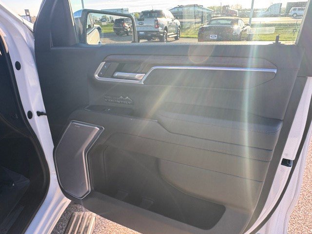 Used 2022 Chevrolet Silverado 1500 High Country w/ High Country Premium Package AWD/4WD image 38
