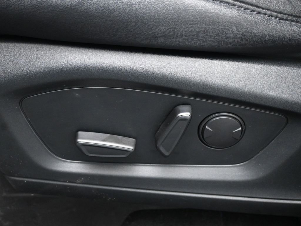 Certified 2022 Ford Explorer XLT w/ Equipment Group 202A image 11