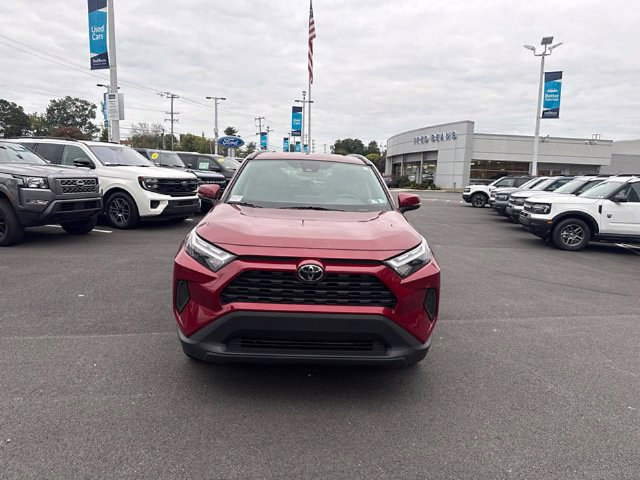 Used 2025 Toyota RAV4 XLE AWD/4WD image 2
