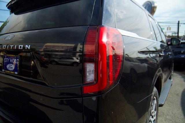 Certified 2025 Ford Expedition Active AWD/4WD image 12