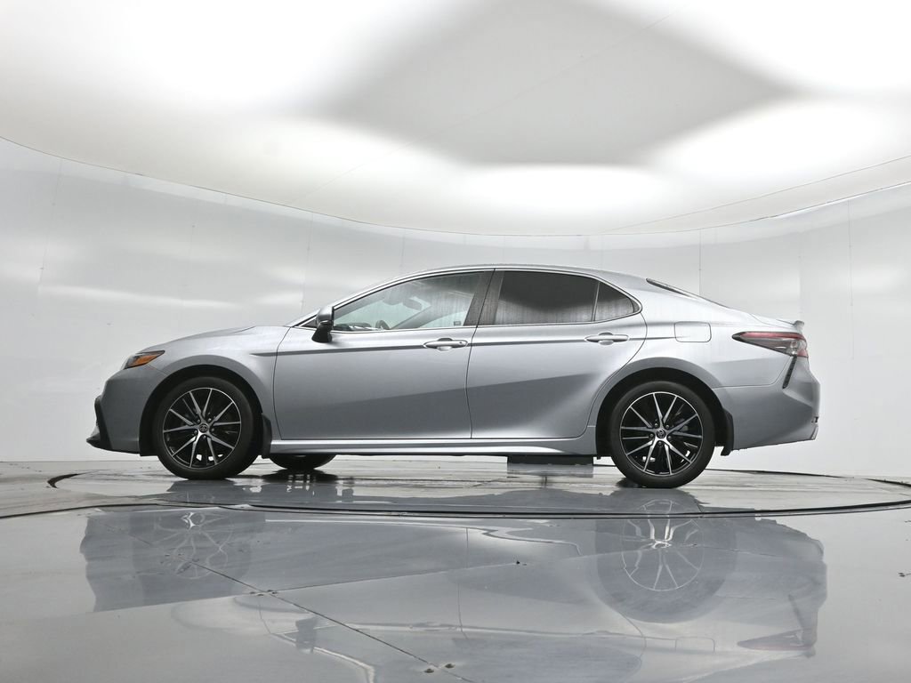 Used 2024 Toyota Camry SE image 25