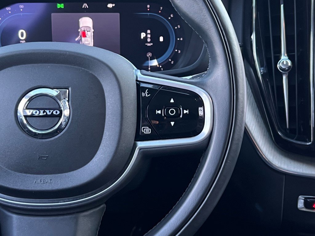 Used 2022 Volvo XC60 B6 Inscription w/ Advanced Package image 32