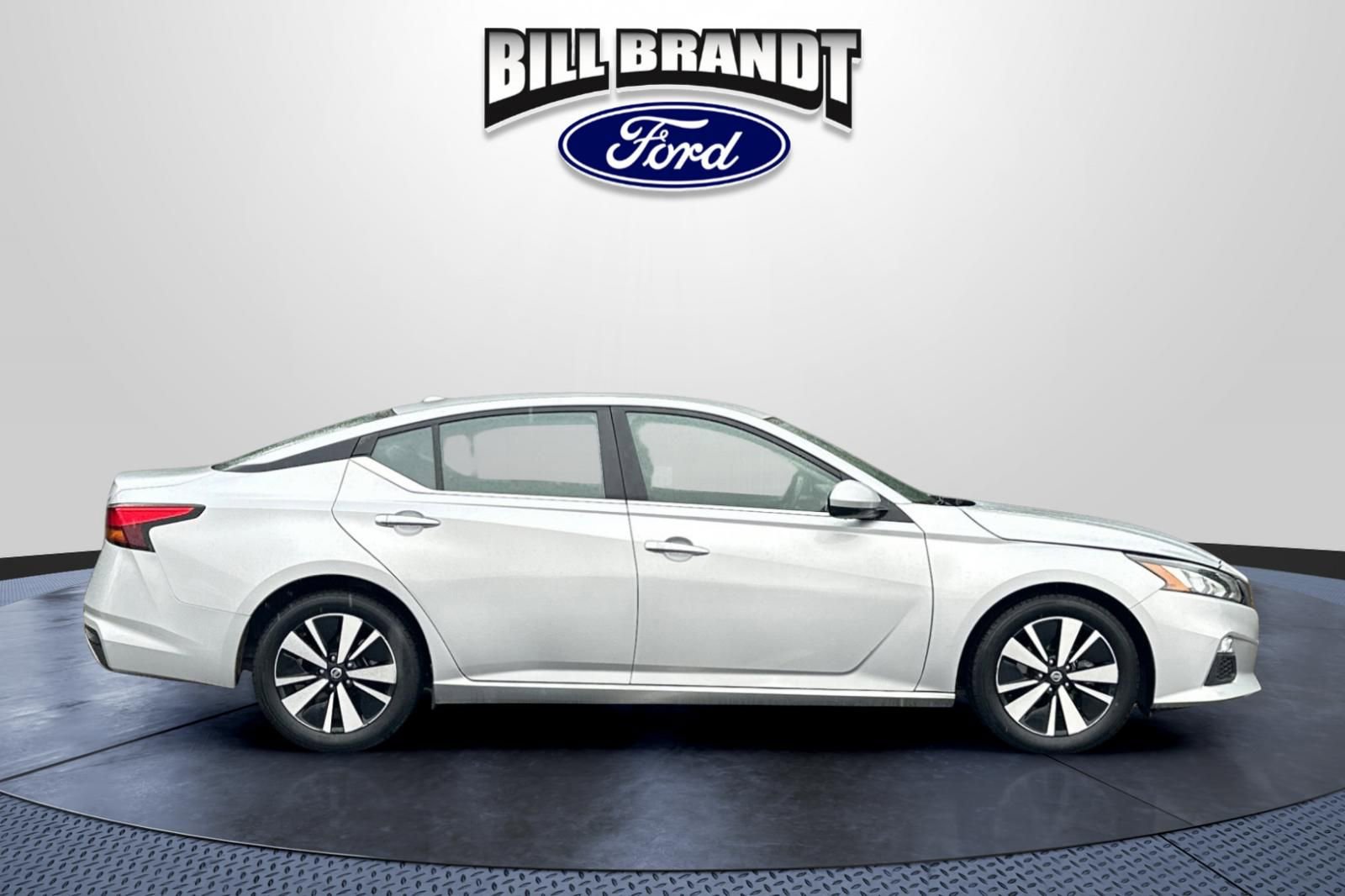 Used 2022 Nissan Altima 2.5 SV FWD image 2