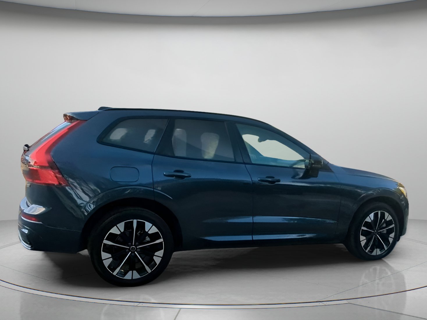 Used 2026 Volvo XC60 B5 Plus AWD/4WD image 30