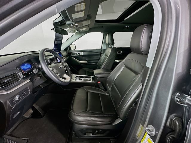 Certified 2022 Ford Explorer XLT w/ Equipment Group 202A image 28