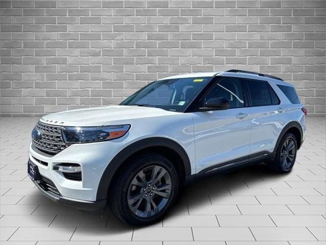 Certified 2023 Ford Explorer XLT w/ Equipment Group 202A AWD/4WD image 7