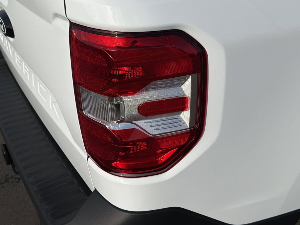 Certified 2025 Ford Maverick XL w/ Equipment Group 102A image 9