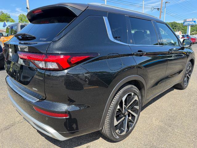 Used 2023 Mitsubishi Outlander AWD image 2