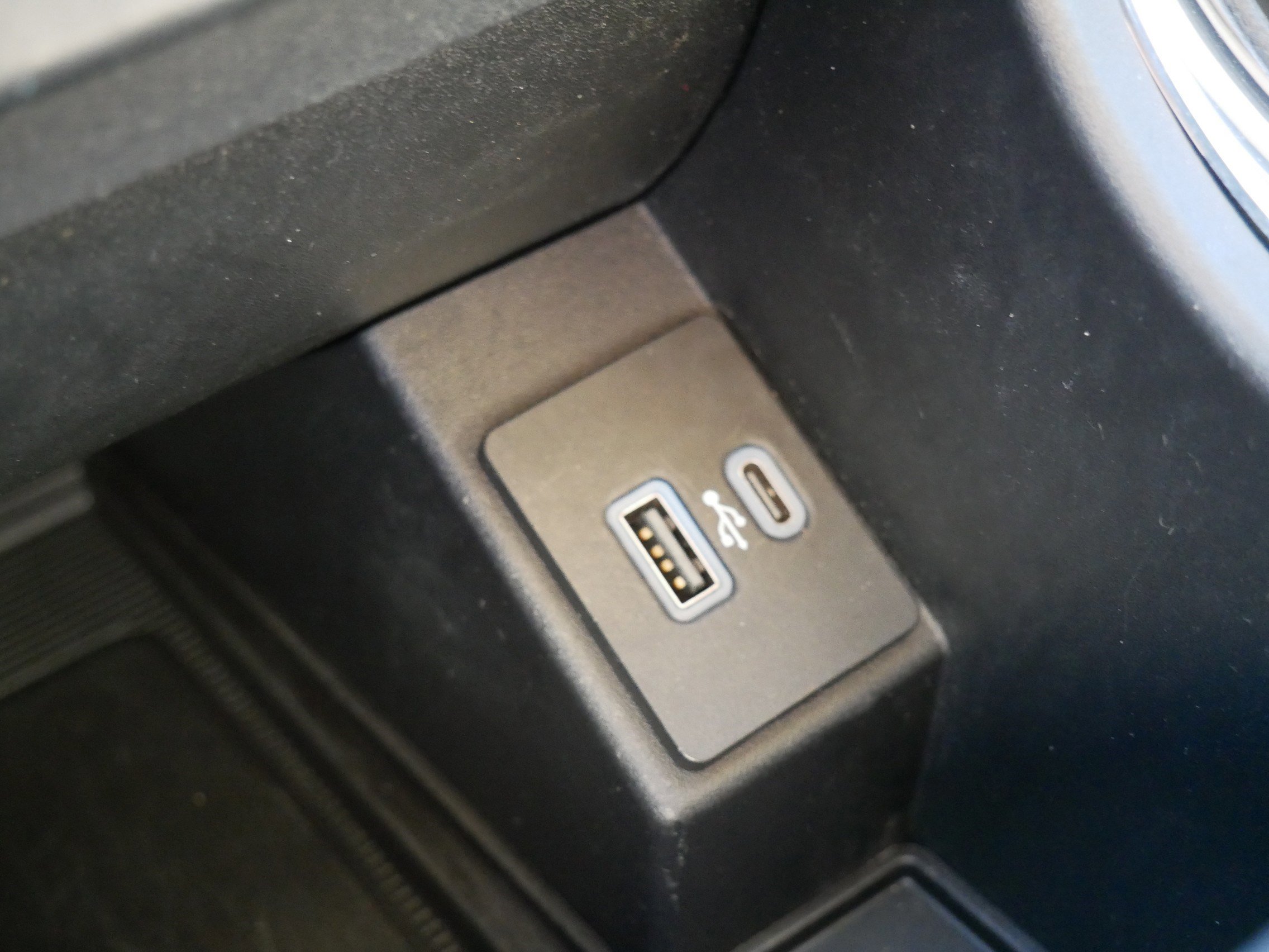 Certified 2021 Ford Edge Titanium w/ Cargo Accessory Package image 32