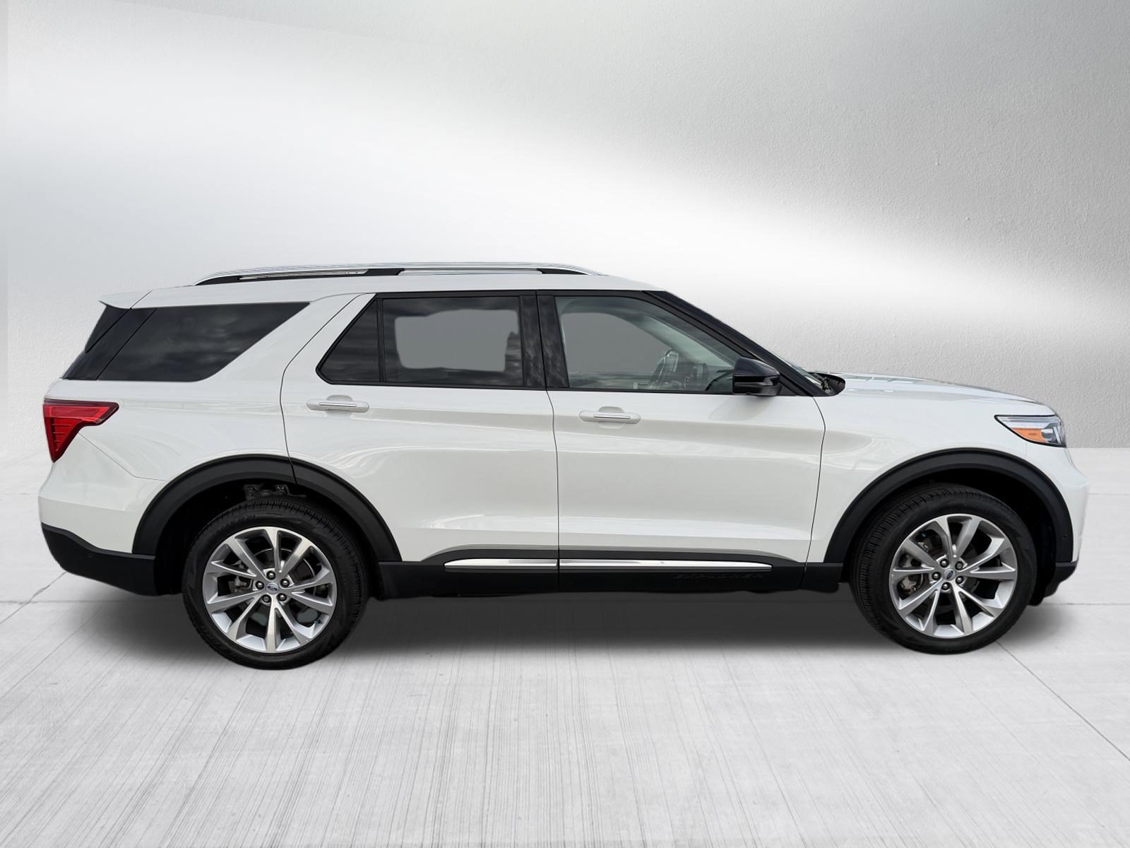 Certified 2023 Ford Explorer Platinum w/ Technology Package AWD/4WD image 8