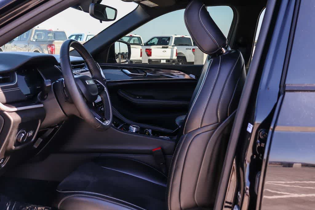 Used 2023 Jeep Grand Cherokee Altitude RWD image 18