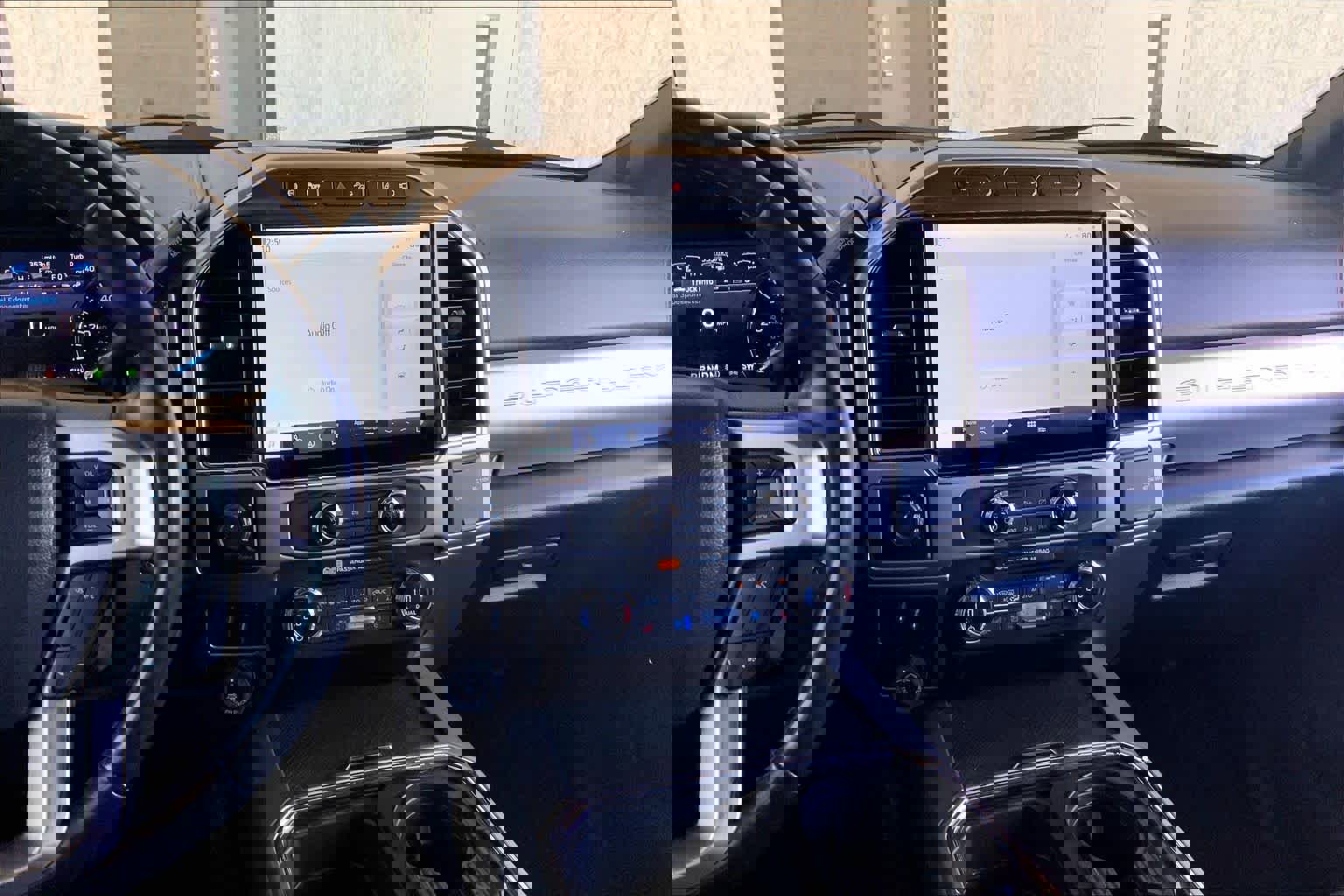 Certified 2022 Ford F450 Platinum w/ FX4 Off-Road Package image 7