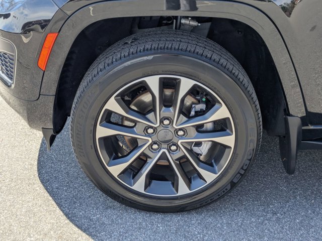 Used 2023 Jeep Grand Cherokee L Overland w/ Luxury Tech Group IV RWD image 11