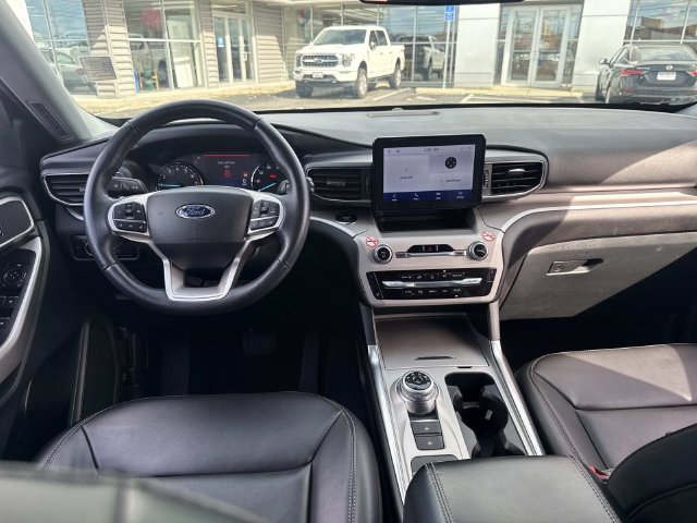 Certified 2024 Ford Explorer XLT w/ Equipment Group 202A RWD image 17