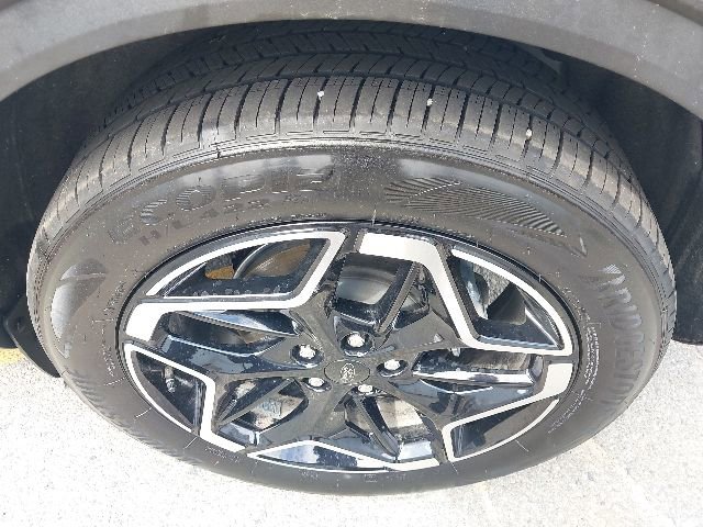Certified 2025 Ford Escape Platinum w/ Class II Trailer Tow Package AWD/4WD image 13