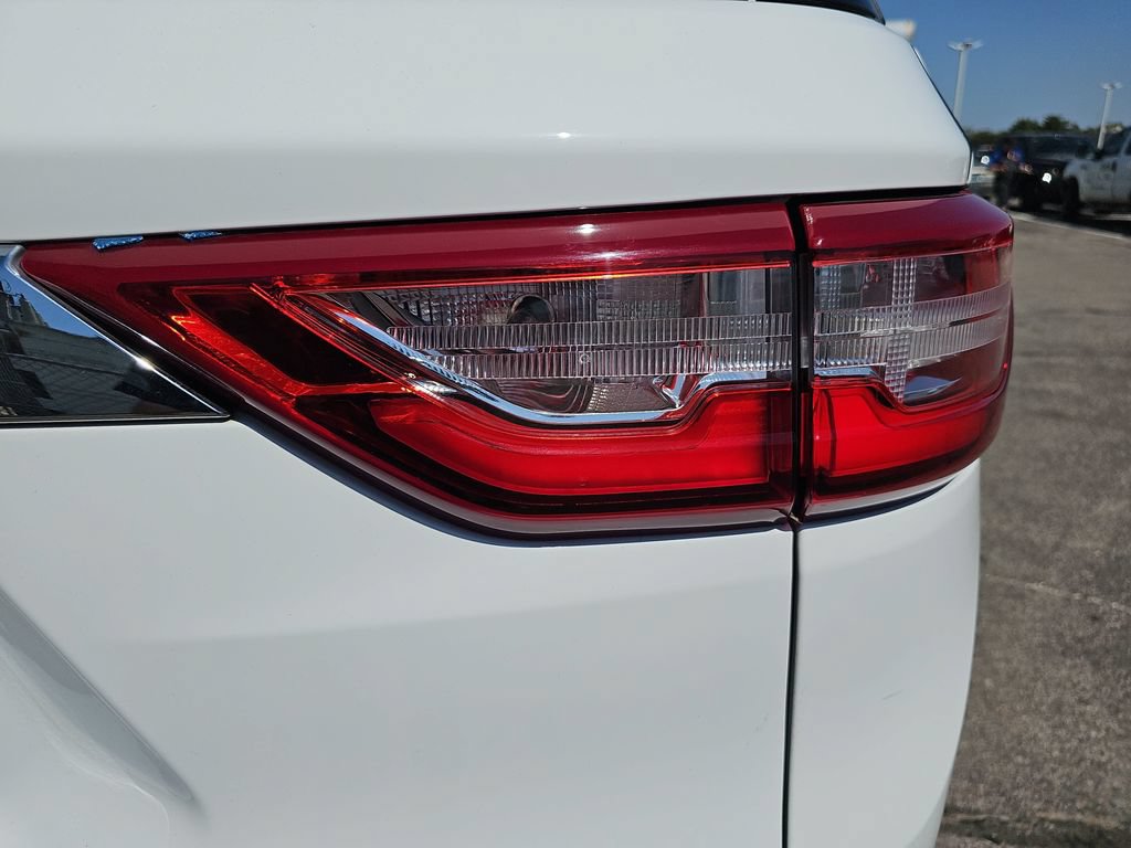 Used 2021 Chevrolet Traverse LS FWD image 35