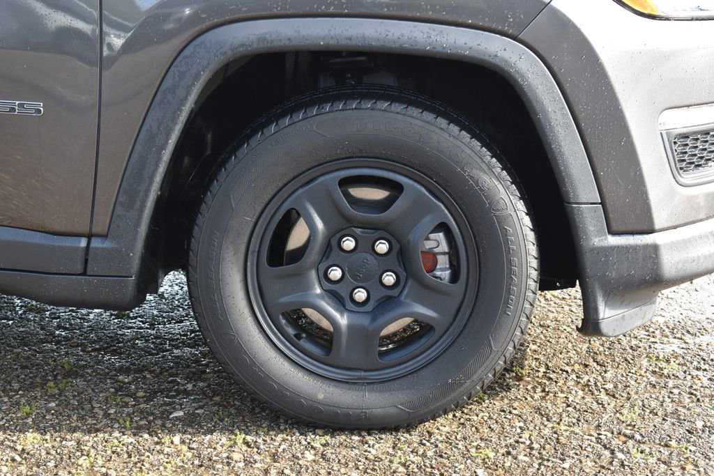 Used 2019 Jeep Compass Sport w/ Tech Group FWD image 4