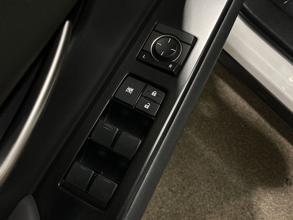 Used 2019 Lexus UX 200 image 25