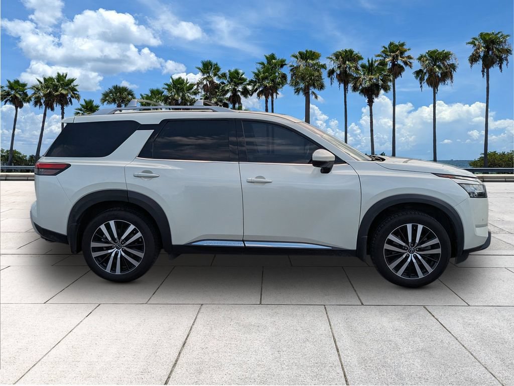 Used 2024 Nissan Pathfinder Platinum w/ Black Appearance Package FWD image 8