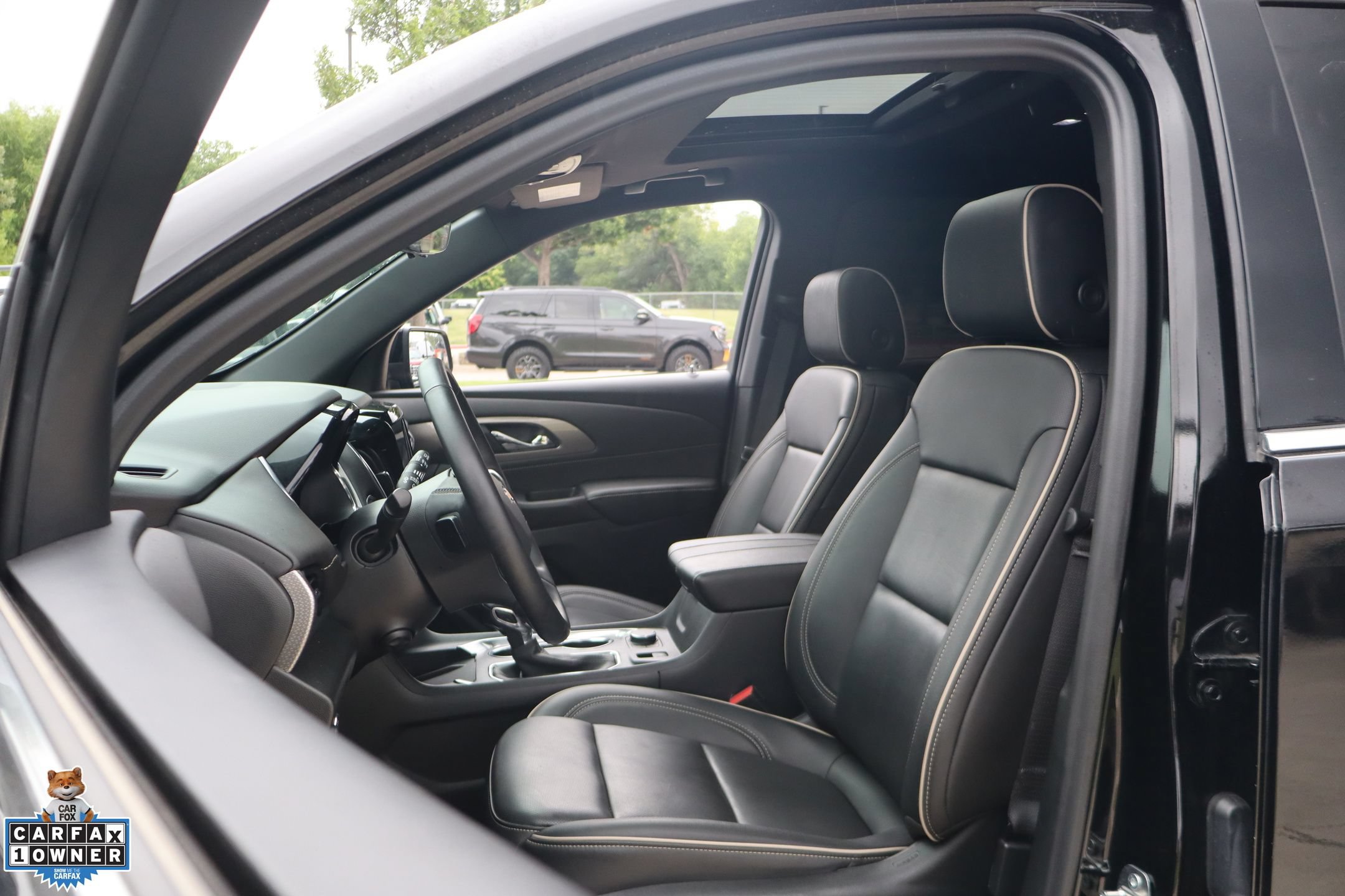 Used 2023 Chevrolet Traverse Premier FWD image 11