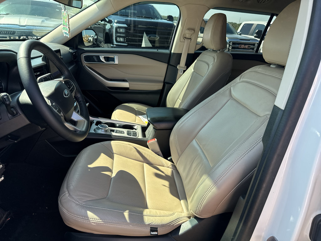 Certified 2024 Ford Explorer XLT RWD image 12