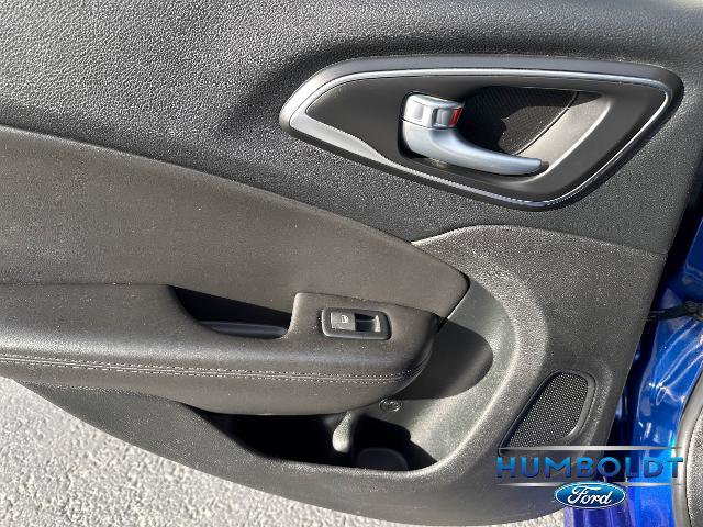 Used 2017 Chrysler 200 Limited Platinum w/ Comfort & Convenience Group image 29