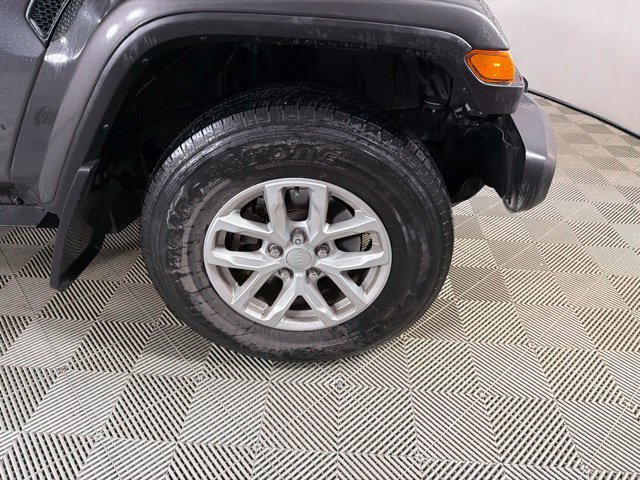 Used 2023 Jeep Gladiator Sport AWD/4WD image 16