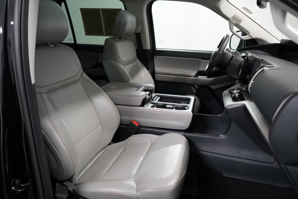 Certified 2025 Ford Expedition Active AWD/4WD image 33