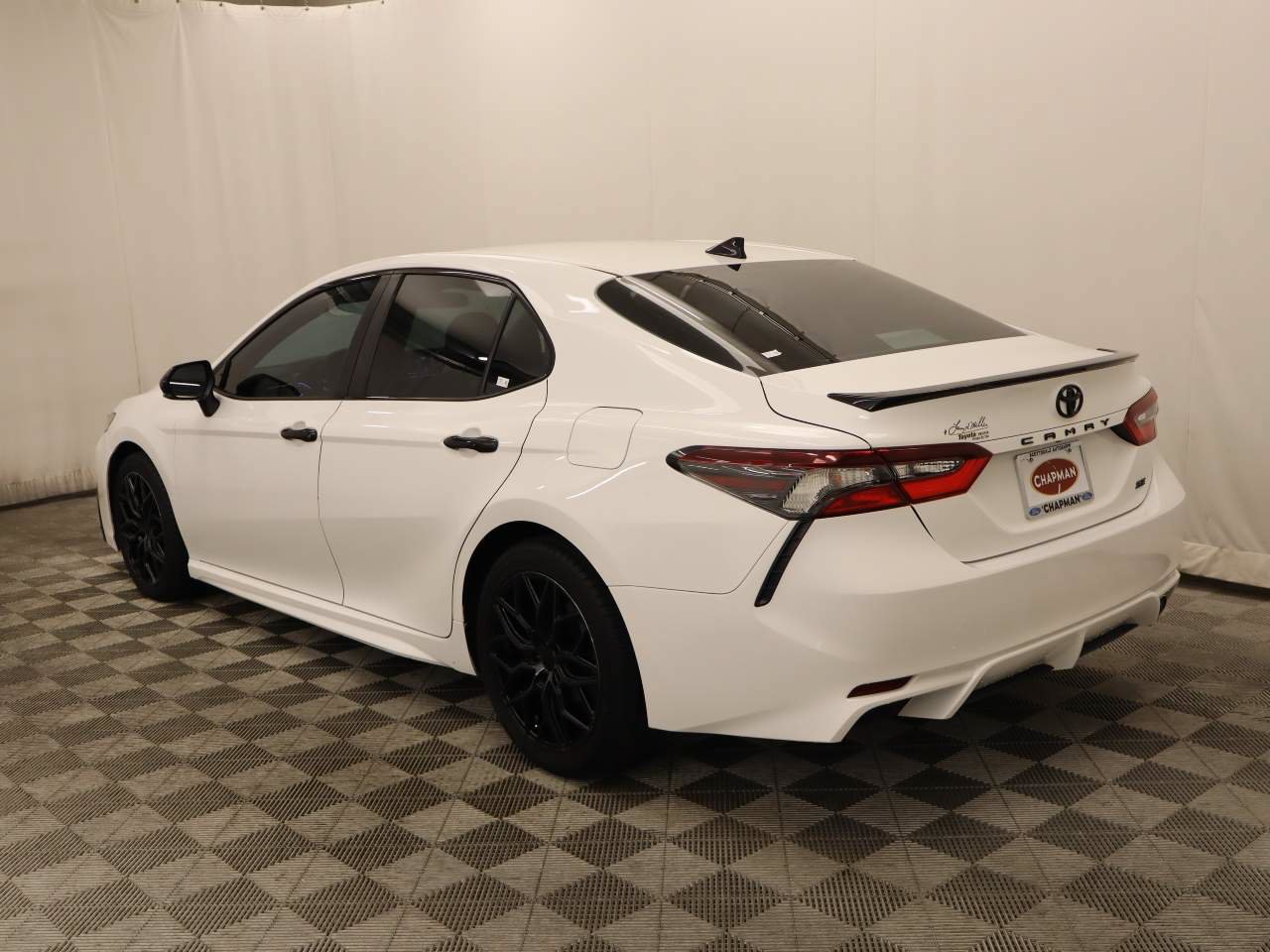 Used 2022 Toyota Camry SE FWD image 3