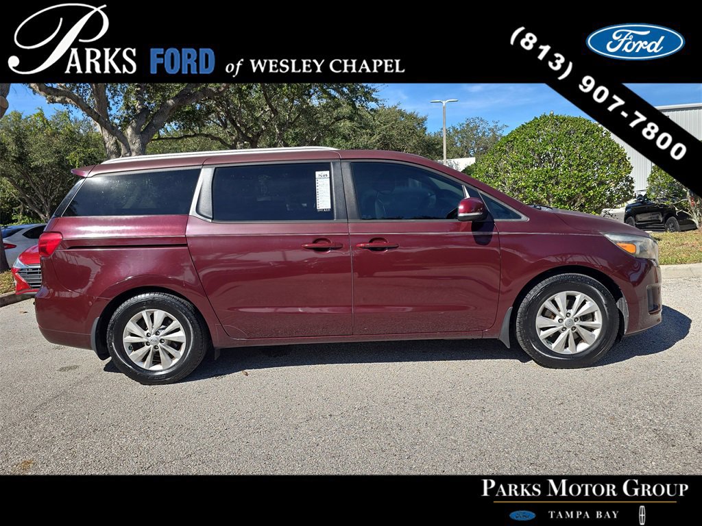 Used 2017 Kia Sedona LX w/ LX Essentials Premium Package image 3