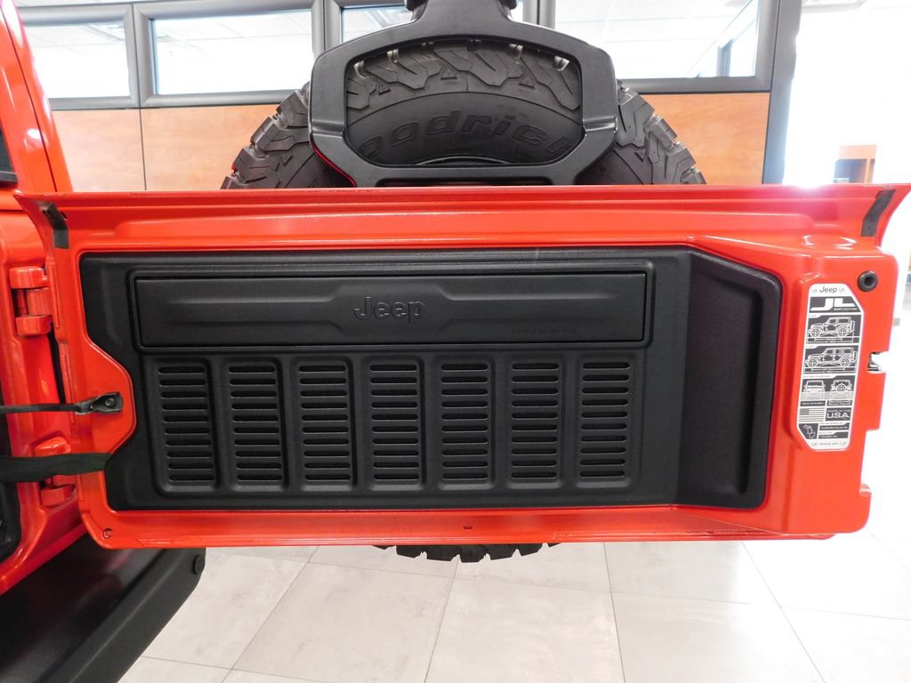Used 2020 Jeep Wrangler Unlimited Rubicon w/ Dual Top Group AWD/4WD image 36