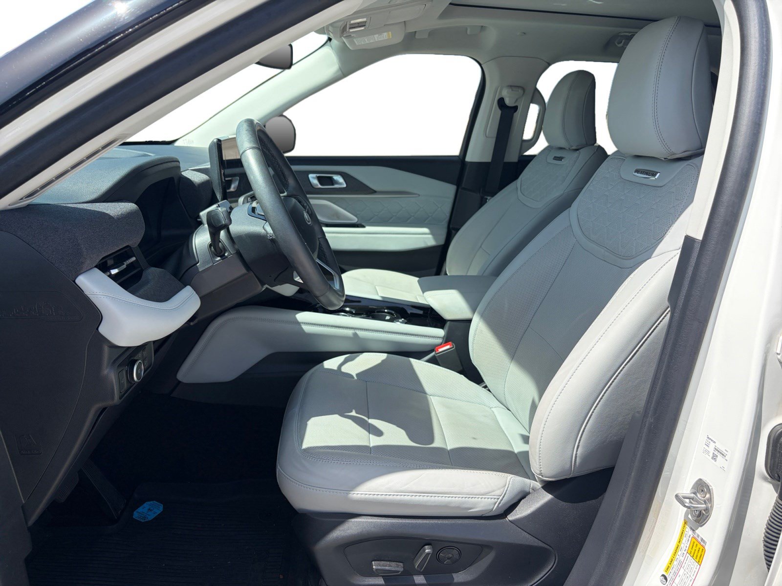 Certified 2025 Ford Explorer Platinum w/ LUX Leather Package AWD/4WD image 11