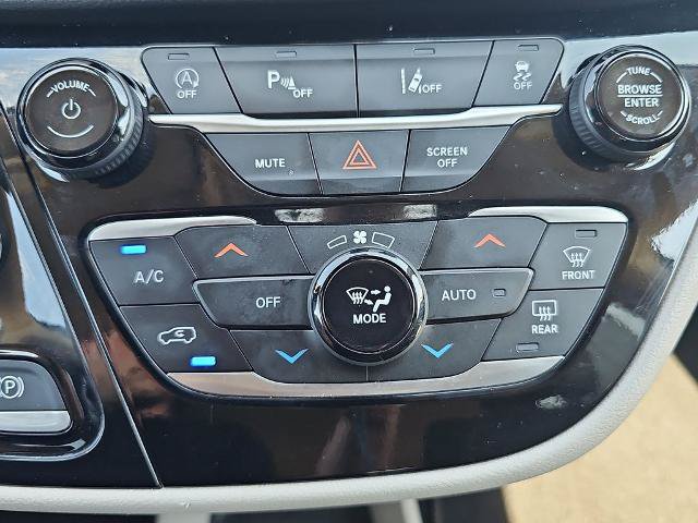Used 2024 Chrysler Pacifica Touring-L FWD image 22