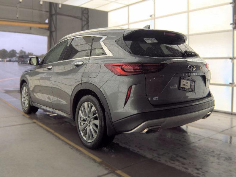 Used 2023 INFINITI QX50 Luxe w/ Cargo Package FWD image 4