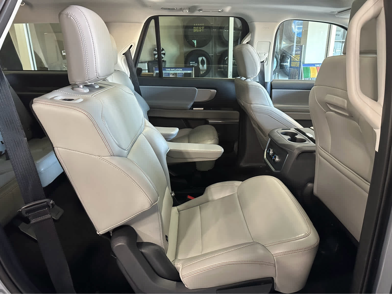 Certified 2025 Ford Expedition Active AWD/4WD image 40