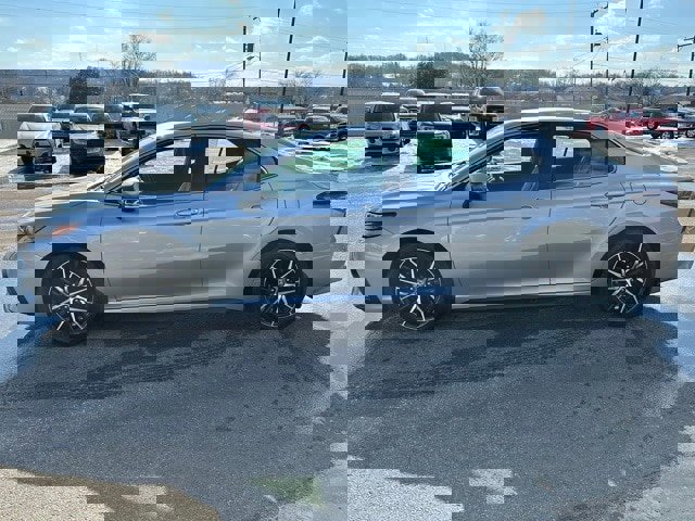 Used 2024 Toyota Camry SE w/ Blackout Package (TMS) image 7