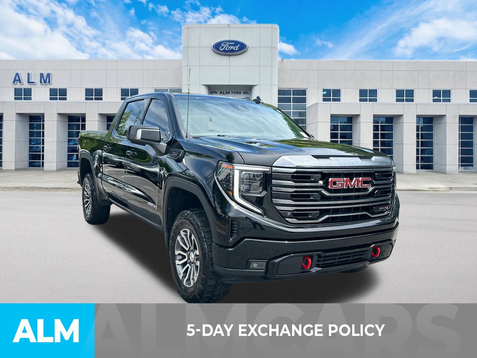 Used 2022 GMC Sierra 1500 AT4 w/ AT4 Preferred Package AWD/4WD image 3