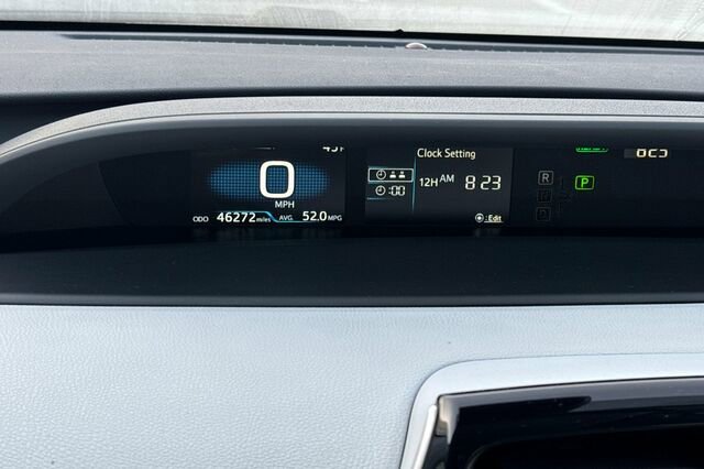 Used 2022 Toyota Prius LE image 21