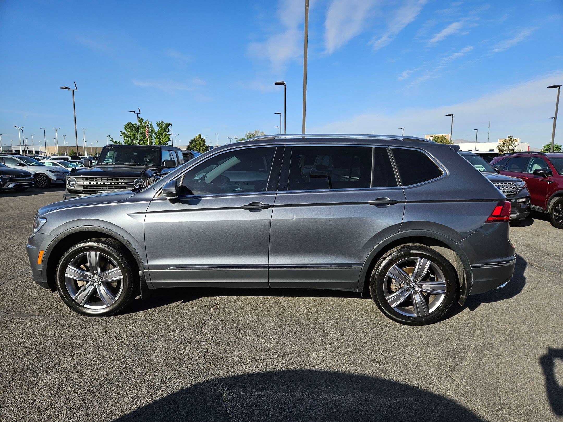 Used 2020 Volkswagen Tiguan SEL w/ 3rd Row Seat Package AWD/4WD image 9