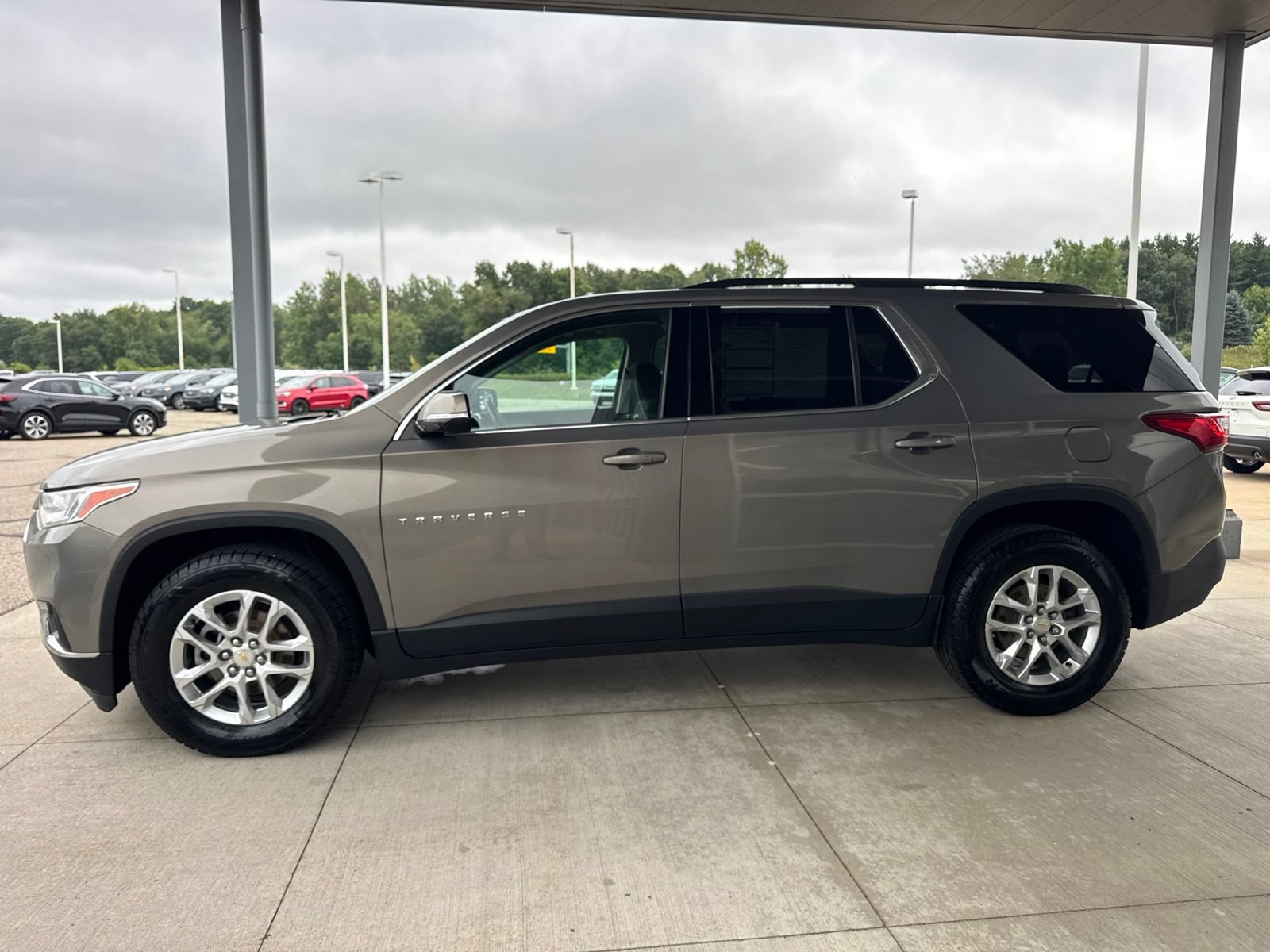 Used 2019 Chevrolet Traverse LT FWD image 4