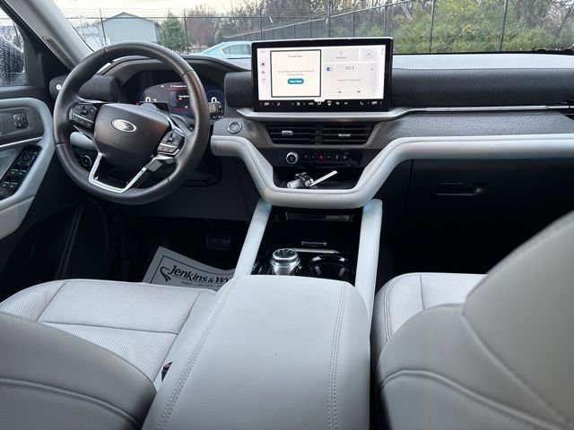 Certified 2025 Ford Explorer Platinum w/ Ultimate Package image 9