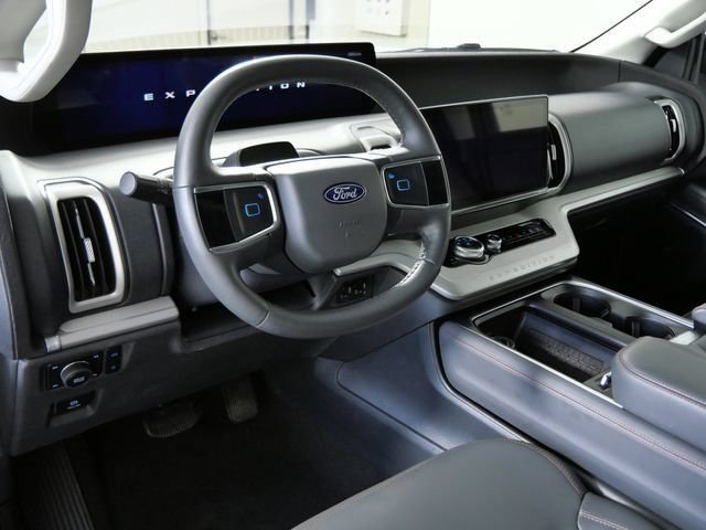 Certified 2025 Ford Expedition Active AWD/4WD image 3
