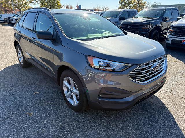 Certified 2022 Ford Edge SE image 3
